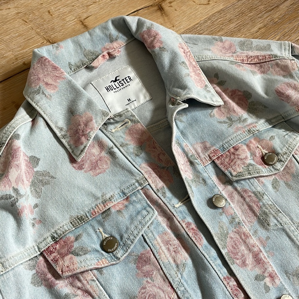 💐 Hollister Floral Crop Denim Jacket - Picture 2 of 5